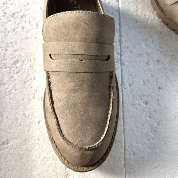 Me Too NWOT SZ 7.5 Tan Suede Penny Loafer Preppy Academia Modern Essential - Picture 5 of 8